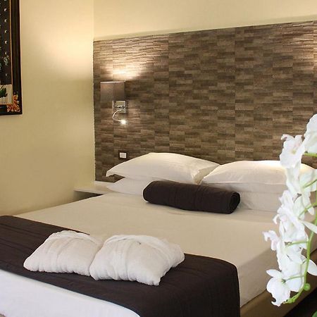 Boutique Hotel Piazza Carita Neapol Zewnętrze zdjęcie