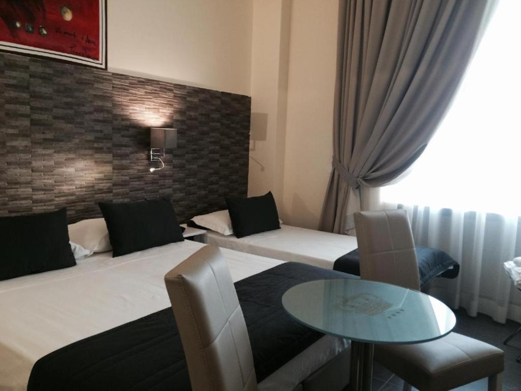 Boutique Hotel Piazza Carita Neapol Zewnętrze zdjęcie