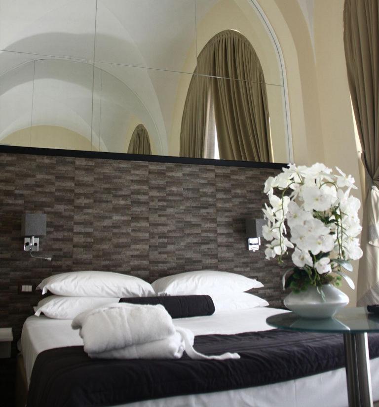 Boutique Hotel Piazza Carita Neapol Zewnętrze zdjęcie