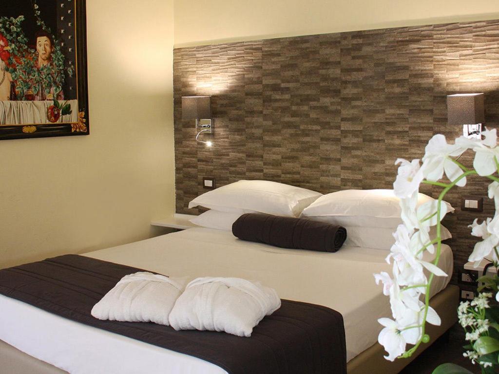 Boutique Hotel Piazza Carita Neapol Zewnętrze zdjęcie